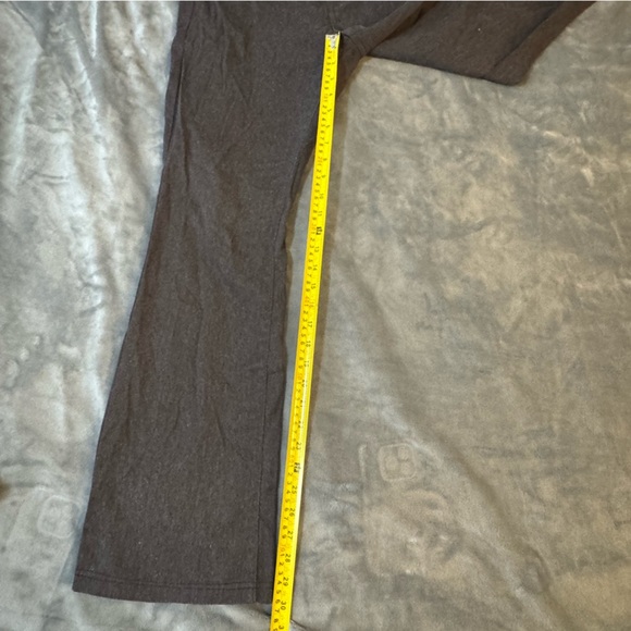 TNA Flare Pants

#1300 - Picture 3 of 9